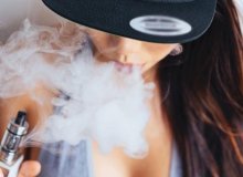 Τα ηλεκτρονικά τσιγάρα βρέθηκε πως αποτελούν έναν «οικονομικά επωφελή τρόπο βοήθειας για τη διακοπή του καπνίσματος»